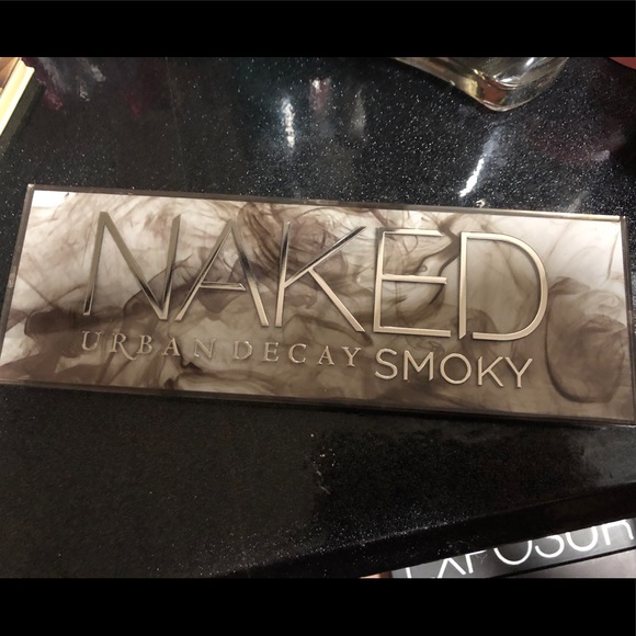 Urban decay Smokey Palette - Picture 2 of 2